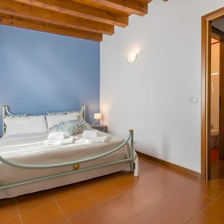 Center Apartment *